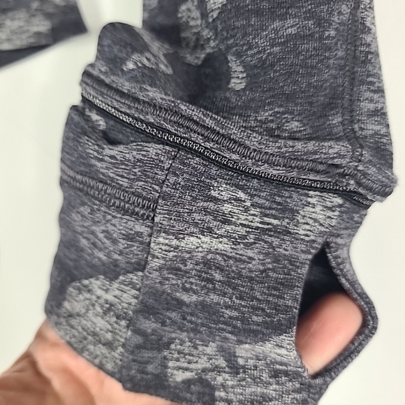 Lululemon Women's Outrun The Elements Half Zip Pullover Gray Camo Athletic Sz 4 - Picture 4 of 8